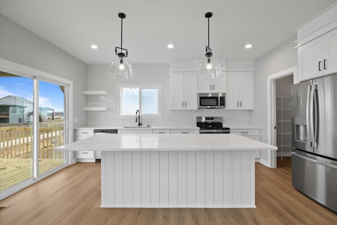 Quartz Specs That Actually Matter on an Iowa Job Site